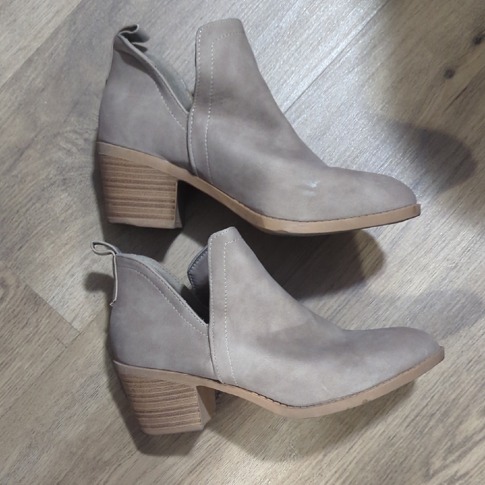 TOP Moda Beige Ankle Booties